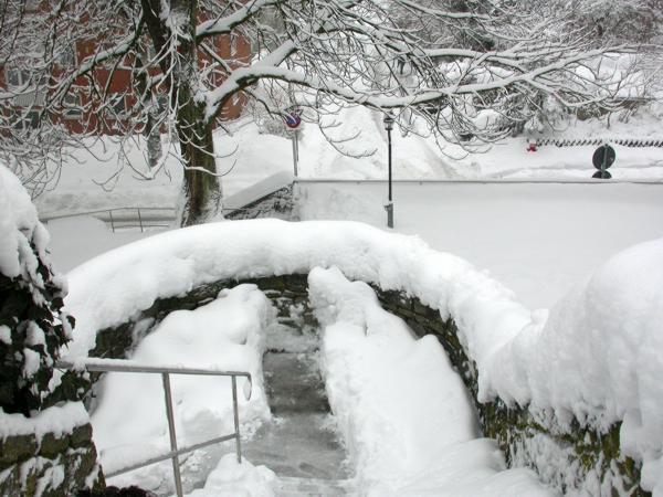 10.02.2006 Verschneite Treppe